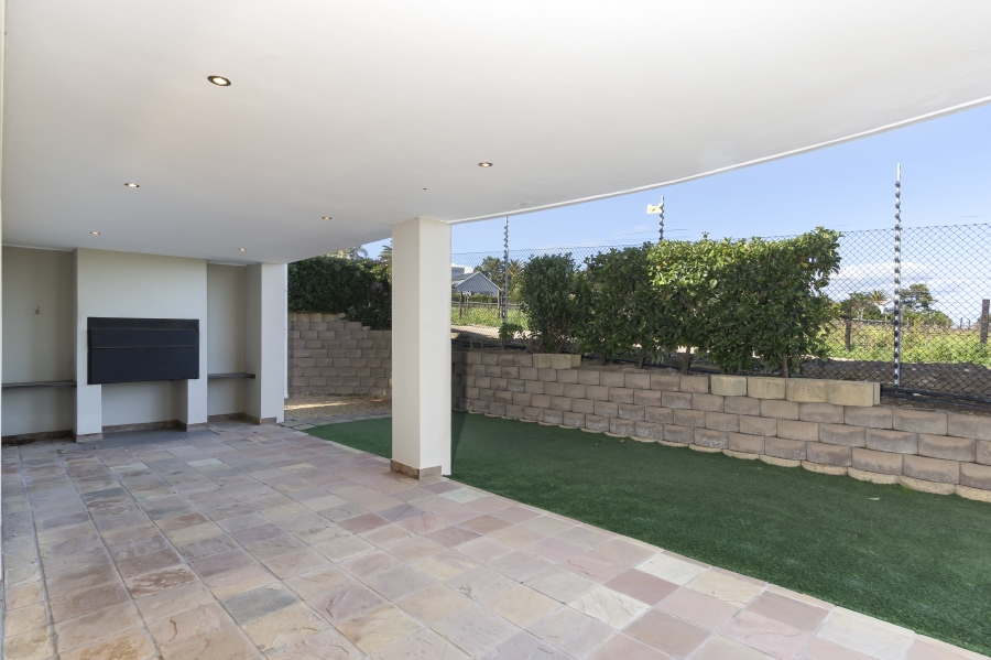 To Let 4 Bedroom Property for Rent in Heldervue Western Cape